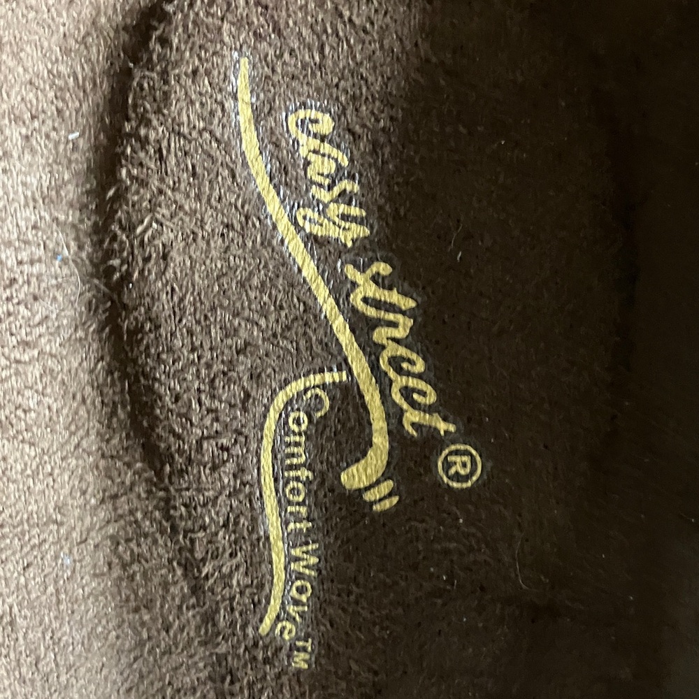 Easy Street Comfort Waves Shoes - Picture 2 of 7